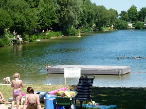 Plezier op de strandjes bij de Tolplas